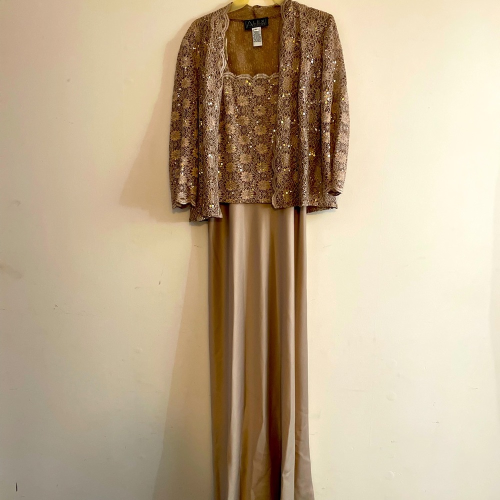 Beautiful Mother of the Bride/ party/  dress